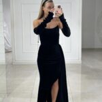 Dagi Bee Instagram - Previously on my Camera Roll - week #46 ✨ Foto 1 : Hotel aesthetic 😌✨ @bayerischerhof_munich Foto 2 : Quick mirror Selfie before Dinner 🤍 Foto 3 : wer schön sein will, muss halt manchmal die Luft anhalten Foto 4 : Bambi fittings Foto 5 : First time spinning with @lenimariee Foto 6 : Dagi in her Sportyyy era Foto 7 : rtl Spendenmarathon - spenden sammeln für Kinder in Not 💕 Foto 8 : breakki Goals 😮‍💨 Video 9 : on the way to GLAM the Carpet ✨ Video 10 : TTEOBOKKI LIEBE 🤤