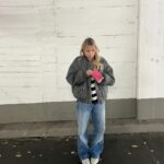 Dagi Bee Instagram - My last weeks recap #44 💕 Foto 1 : Familytime = Qualitytime 💕 Foto 2 : Goal : ab jetzt immer frische Blumen Zuhause ☑️🌸 Foto 3 : Mirrorselfie ( Pulli ist btw. Von LeGer ) Foto 4 : @kaffeemitzitrone Aufnahme-day Foto 5 : musste kurz Probe stehen fürs Licht Foto 6 : Lunch Date mit @tinadzialas 🤍 Foto 7 : so langsam will ich den Pony doch nicht mehr los werden 🙈 Foto 8 : Details von @owies_drink POP UP STORE 🥹 Foto 9 : schon sehr stolz 🥹💕 Foto 10 : wir sehen uns im Store im CentrO, Oberhausen ✨