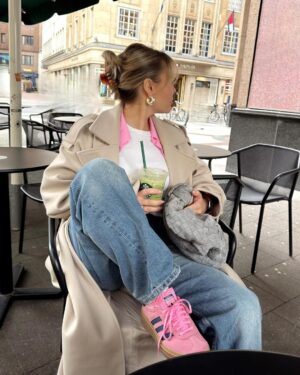 Dagi Bee Instagram - 🍬🍵💕💭 
Felt a little bit too cute in this Outfit 🌸