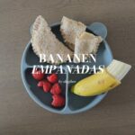 Dagi Bee Instagram - Bananen Empanadas - oder lieber Empananas? 🍌 Mit diesen wirklich kinderleichten Rezept kann ich kürzester Zeit ein super leckeres Frühstück für Nelio zubereiten. 😏 Eignet sich darüberhinaus auch als super Partysnack zum Mitbringen! 𝐙𝐮𝐭𝐚𝐭𝐞𝐧 𝐩𝐫𝐨 𝐄𝐦𝐩𝐚𝐧𝐚𝐝𝐚: - eine Scheibe Toast - zwei bis 3 dünne Bananenscheiben - einen Teelöffel Mandelmuß ( oder Apfelmuß ) 𝐙𝐮𝐛𝐞𝐫𝐞𝐢𝐭𝐮𝐧𝐠: 1. Schneide die Toastschreibe kreisrund mithilfe einer Tasse oder Glas zu (aus den Resten lassen sich super Croûtons für Salate und Suppen zaubern). 2. Bestreiche das Toast mit dem Mandelmuß. 3. Platziere die Bananenscheiben auf einer Hälfte des Toasts nebeneinander. 4. Falte die nicht belegte Hälfte über die mit den Bananescheiben. 5. Drücke die offenen Seiten leicht mit den Händen zusammen. 6. Drücke anschließend den äußeren Rand mit einer Gabel fest. 7. Lass es dir schmecken! 🤤 Lasst mir gerne wissen, welches Rezept euch bis jetzt am besten gefallen hat oder ob ihr sogar schon eins nachgemacht habt! 🤌🏼 #bananaempanadas #empanadas #blw #blwideas #babyrecipes