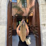 Dagi Bee Instagram - Last weeks camera roll #week29 ✨ Die 12 Tage in Kreta sind geflooooogen - wir hatten eine schöne entspannte Zeit mit unserer Familie 🤍 Foto 1 : me in my natural habitat. Foto 2 : skip-bo im Urlaub >>>🤌🏼 Foto 3 : bisschen überschätzt mit dem Drinks bestellen 🫠 Foto 4 : @zulathepom war schwimmen & hat dann besonders viel Abstand zum Pool genommen Foto 5 : Wir waren auf einer kleinen Farm & Nelio hat Hühner gesehen 🥹 Foto 6 : Souvenir Shop aesthetics Foto 7 : daddy & baby 🤍 ( hatte noch 3 weitere, aber Instagram wollte einfach 4x das selbe Bild posten 🥲🥲🥲 ) Crete, Greece