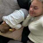 Dagi Bee Instagram - leider ist mein weekly recap von letzter Woche vergessen worden 🥲 Aber wie gut, dass ich’s trotzdem posten kann 🫡 Foto 1 : casual Autoservice ( mein Auto stand da natürlich 😅 ) Foto 2 : Playtime mit Neli 💕 Foto 3 : hotelroom aesthetics Foto 4 : morning aesthetics 🫠 Foto 5 : TRIBUTE TO BAMBI ✨ Video 6 : tubegirl but make it hotelgang Foto 7 : @dr.emiskin Release Party ✨ Foto 8 : auf der Bühne bei @babygotbusiness mit Instagram ( @thild.a ) 💕 Foto 9 : Hubby & me 💕