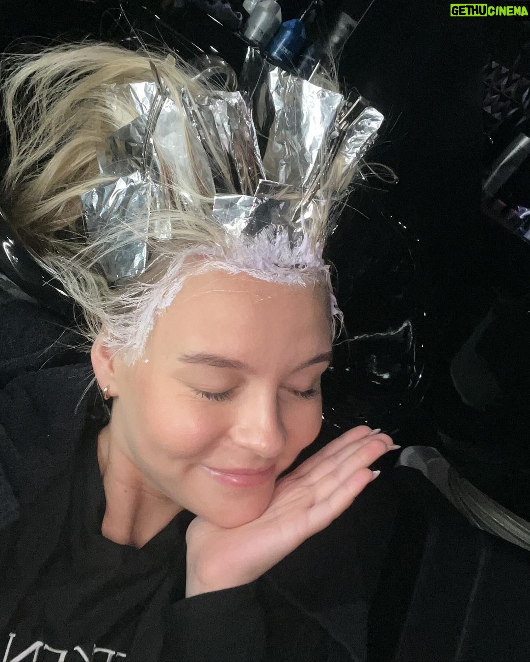 Dagi Bee Instagram - life lately 🌿 #digitaldiary Foto 1 : Artischoken Love 💚 ( ja ich kann euch bald mal ein Tutorial machen wie man die isst 😭🙈 ) Foto 2 : Nelio liebt Fußball spielen ⚽️ Foto 3 : Kleiner @owies_drink Spoiler 🤭 Foto 4 : random Outfit Check Foto 5 : Sonnenuntergänge im Herbst <333 Foto 6 : meine Haut ist aktuell sehr dankbar ✨ Foto 7 : neli‘s breakkiiiii Foto 8 : Augenpads und ich 🤝🏼 Foto 9 : @diego.fossa hat mich wieder hübsch gemacht Foto 10 : Selfie vom 🥛 Shooting