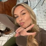 Dagi Bee Instagram - life lately 🌿 #digitaldiary Foto 1 : Artischoken Love 💚 ( ja ich kann euch bald mal ein Tutorial machen wie man die isst 😭🙈 ) Foto 2 : Nelio liebt Fußball spielen ⚽️ Foto 3 : Kleiner @owies_drink Spoiler 🤭 Foto 4 : random Outfit Check Foto 5 : Sonnenuntergänge im Herbst <333 Foto 6 : meine Haut ist aktuell sehr dankbar ✨ Foto 7 : neli‘s breakkiiiii Foto 8 : Augenpads und ich 🤝🏼 Foto 9 : @diego.fossa hat mich wieder hübsch gemacht Foto 10 : Selfie vom 🥛 Shooting