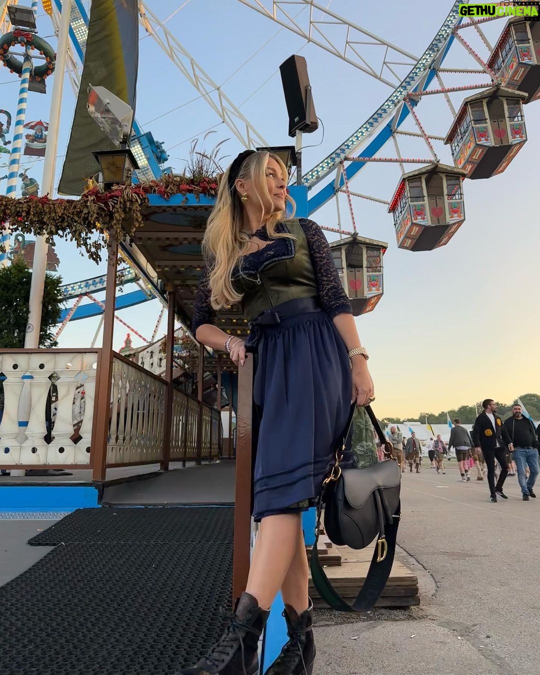 Dagi Bee Instagram - Recap meiner Wiesn 2023 π₯¨β¨π»π‘π & ich habe so viele von euch getroffen! Schee warβs π