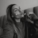 Dagi Bee Instagram - w e r b u n g | Im Winter ist es bei der Kälte besonders wichtig, die empfindliche Haut gut zu pflegen. ☁️❄️Dabei helfen die mit Dermatologen entwickelten Pflegeprodukte von @CeraVe_de, die die Hautschutzbarriere stärken und die Haut optimal mit Feuchtigkeit versorgen. 🤍 Damit auch Deine Haut in dieser Zeit optimal mit Feuchtigkeit versorgt wird, verlosen wir 3 x CeraVe Hautschutzpakete Was Du dafür tun musst: Einfach diesen Post liken & Kommentieren 🤍 Der Gewinner wird Montag, den 18.12. um 18 Uhr hier bekannt gegeben. ✨ Schau gerne auch bei @cerave_de vorbei ☁️ #cerave #ceraveliebe #ceravedeutschland #skincare #ceravepartner #ceraveskincare #developedwithderms #moisturizelikeaderm Gewonnen haben @jill.hfn @_hras @ja.asmiin Ihr werdet von @nohype kontaktiert