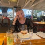Dagi Bee Instagram - Last weeks camera roll #week29 ✨ Die 12 Tage in Kreta sind geflooooogen - wir hatten eine schöne entspannte Zeit mit unserer Familie 🤍 Foto 1 : me in my natural habitat. Foto 2 : skip-bo im Urlaub >>>🤌🏼 Foto 3 : bisschen überschätzt mit dem Drinks bestellen 🫠 Foto 4 : @zulathepom war schwimmen & hat dann besonders viel Abstand zum Pool genommen Foto 5 : Wir waren auf einer kleinen Farm & Nelio hat Hühner gesehen 🥹 Foto 6 : Souvenir Shop aesthetics Foto 7 : daddy & baby 🤍 ( hatte noch 3 weitere, aber Instagram wollte einfach 4x das selbe Bild posten 🥲🥲🥲 ) Crete, Greece