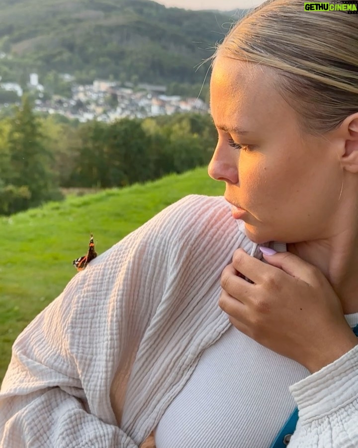 Dagi Bee Instagram - Nach unserem einwöchigen Ibiza Urlaub ging es in Woche 27 wieder darum 110% zu geben 💪🏼 ganz nach dem Motto „so much to do, so little time“ aber es war sehr erfolgreich & I’m happyyyy, dass wir alles geschafft haben ✨💕