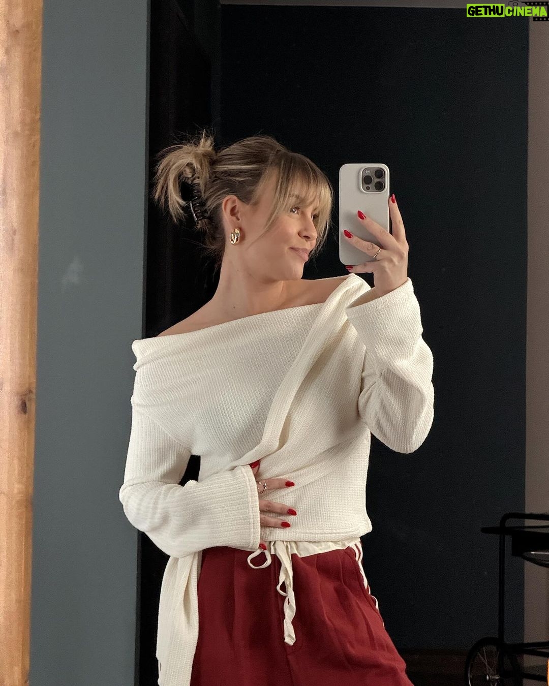 Dagi Bee Instagram - ๐๐ถ๏ธโฅ๏ธ๐น๐ Weil ihr das Outfit so geliebt habt, hab ichโs auch nochmal im Feed verewigt ๐ซถ๐ผ was ist aktuell eure Lieblings Clothing Brand ? โจ