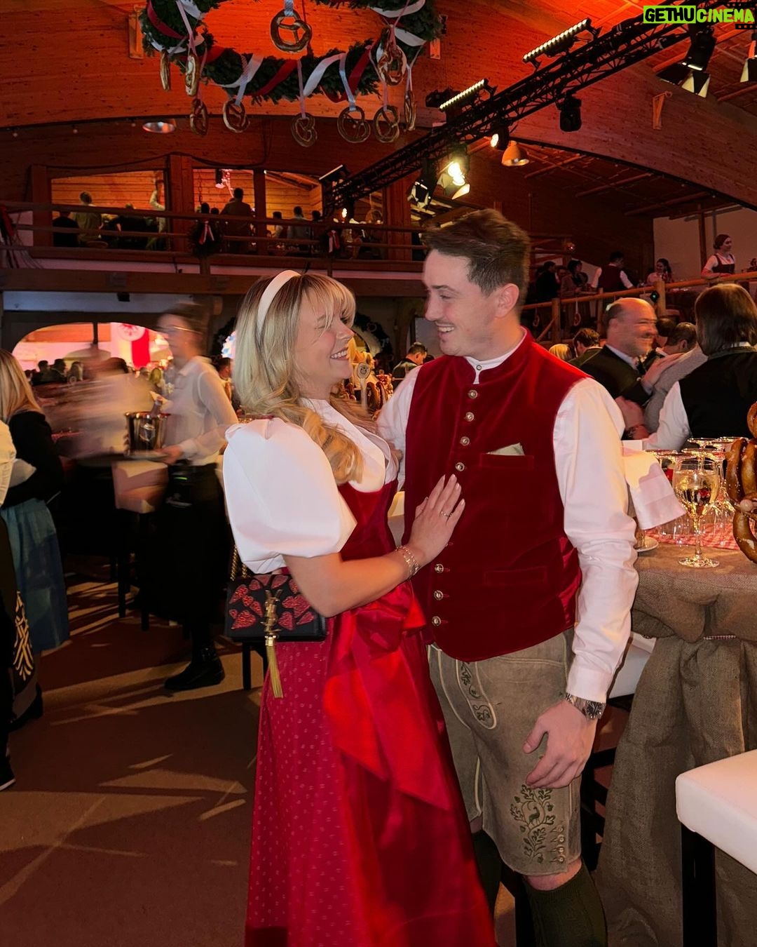 Dagi Bee Instagram - Das erste mal Weißwurstparty im @stanglwirt 🥨♥️🍻 Danke für die Einladung, es war ein Fest ✨| anzeige wegen Markennennung Bio-Hotel Stanglwirt