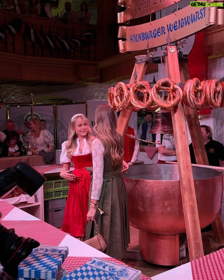 Dagi Bee Instagram - Das erste mal Weißwurstparty im @stanglwirt 🥨♥️🍻 Danke für die Einladung, es war ein Fest ✨| anzeige wegen Markennennung Bio-Hotel Stanglwirt