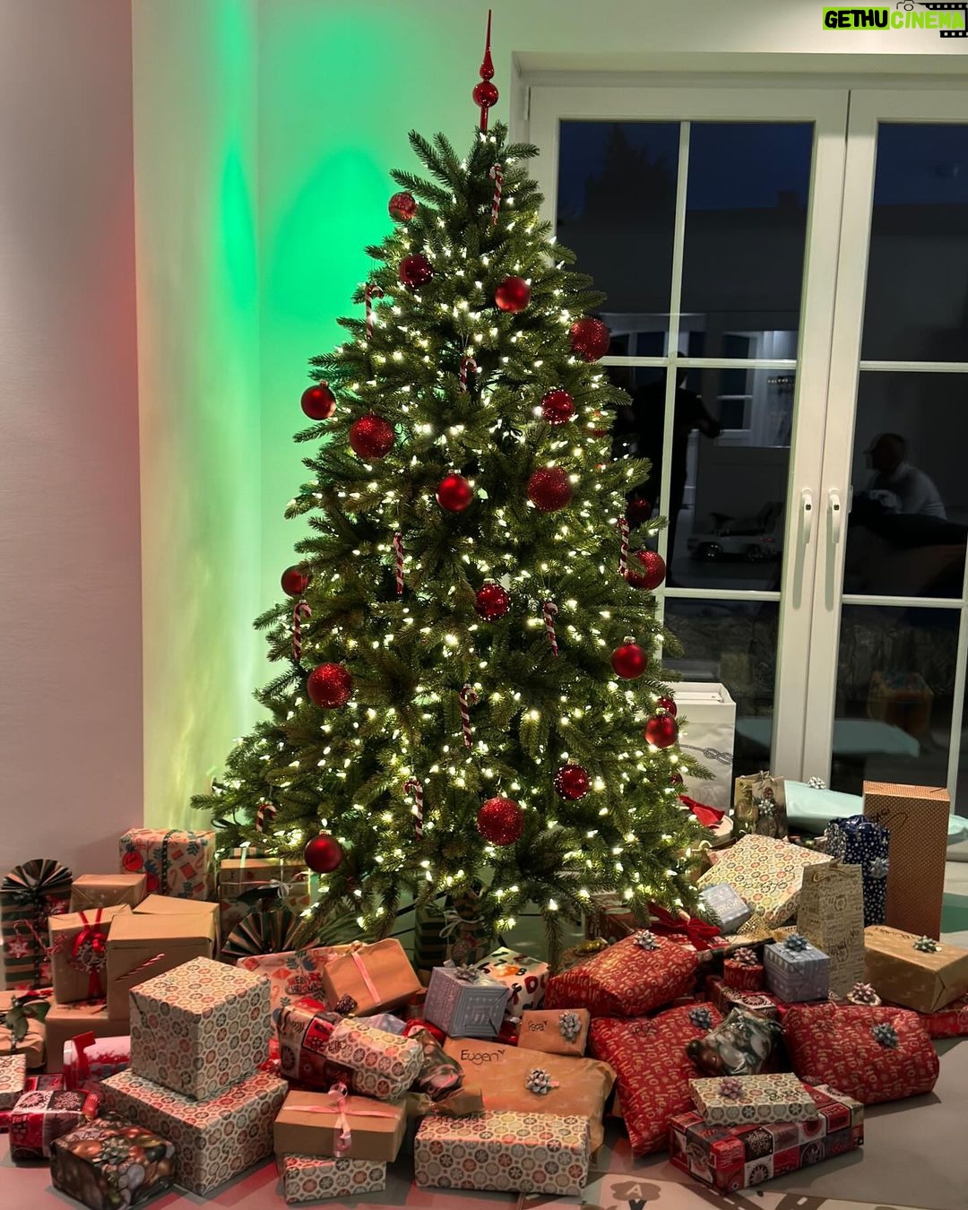Dagi Bee Instagram - Einen schönen 2. Weihnachtstag wünsche ich euch 🎄🎁♥️ Wie habt ihr Heiligabend verbracht? 🫶🏼