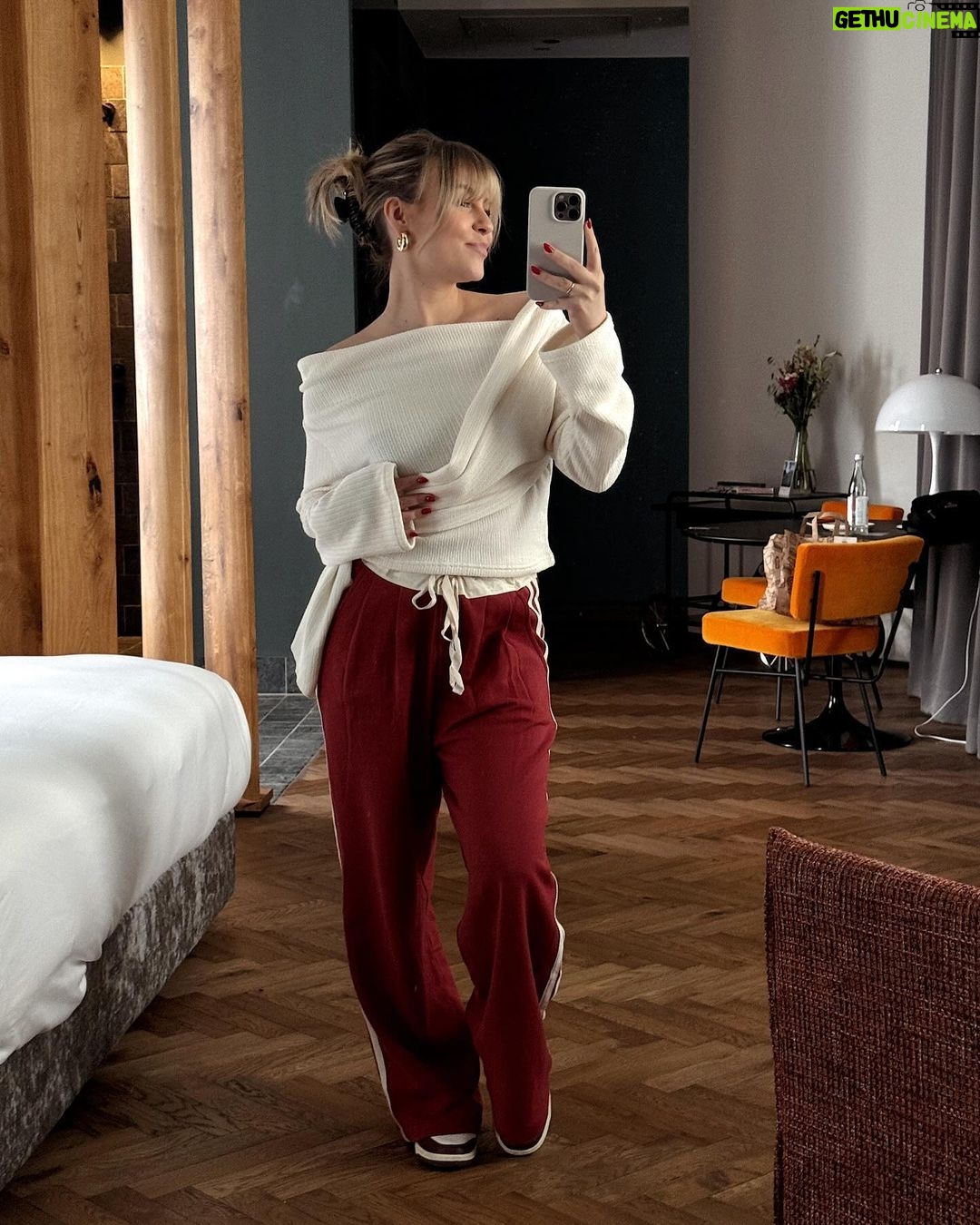 Dagi Bee Instagram - ๐๐ถ๏ธโฅ๏ธ๐น๐ Weil ihr das Outfit so geliebt habt, hab ichโs auch nochmal im Feed verewigt ๐ซถ๐ผ was ist aktuell eure Lieblings Clothing Brand ? โจ
