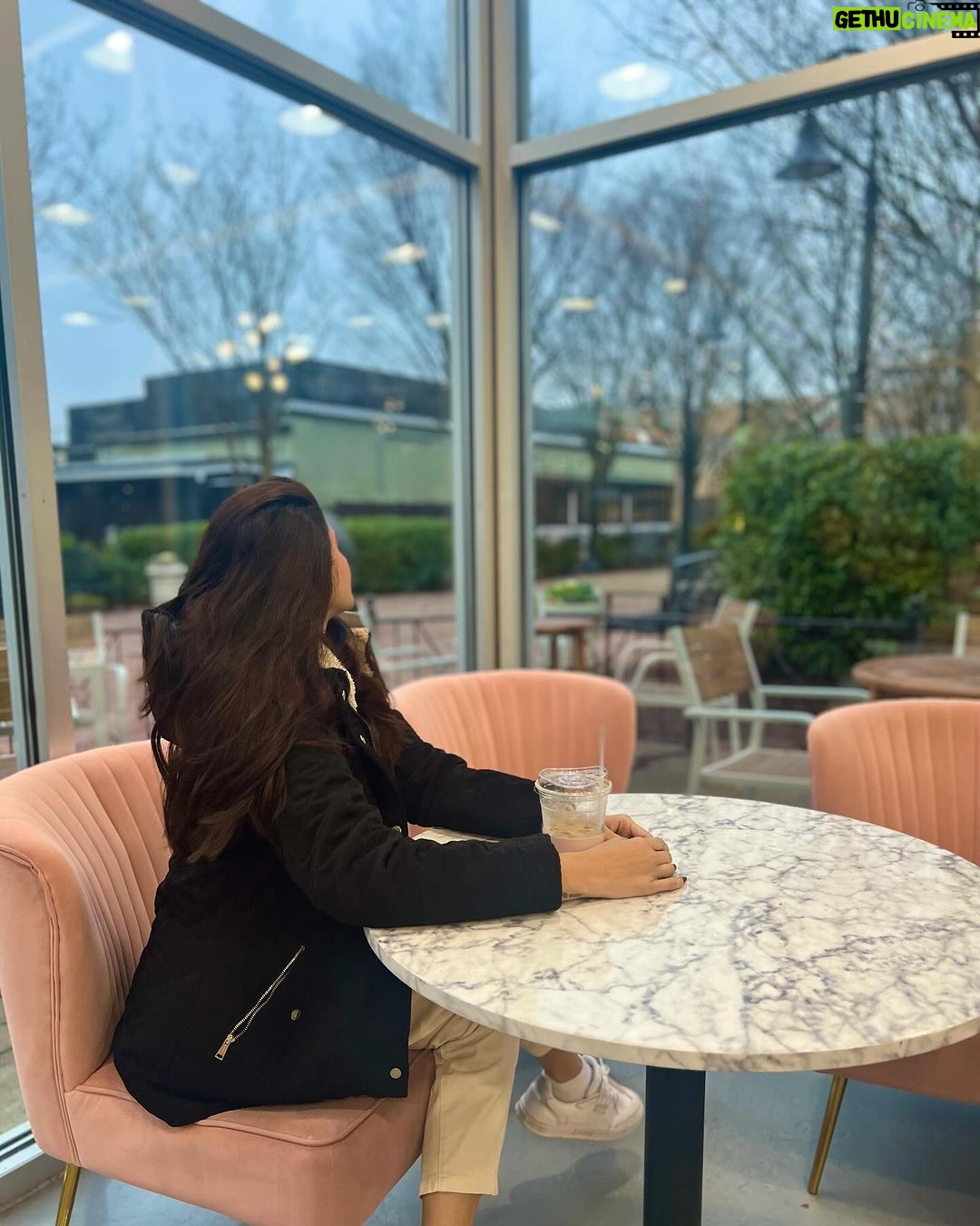 Daisy Shah Instagram - Savoured every sip and each bite 😋 . . . #instagramablecafe #beingtouristy #daisyshah