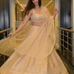 Daisy Shah Instagram - ✨✨✨ . . . Wearing: @chameeandpalak x @viralmantra MuH: @makeupbyvinod . . . #shaadiseason #twirlinalehenga
