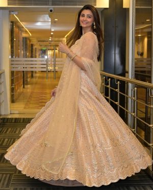 Daisy Shah Instagram - ✨✨✨
.
.
.
Wearing: @chameeandpalak x @viralmantra 
MuH: @makeupbyvinod 
.
.
.
#shaadiseason #twirlinalehenga