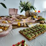 Dalma Maradona Instagram - El catering de los adultos es @marinabechercocina y LO SÚPER RECOMIENDO porque aparte de ser riquisimo, la gente que trabaja no puede ser más atenta y más amorosa! Es nuestro primer cumple juntos pero AMAMOS! En realidad nos copiamos del cumple de Ben! Perdón por tentarlos con tremendas fotos! Todo es espectacular! Y después están mis amigas de @somosbfoodie que mis fotos no le hacen honor al producto que tienen pero lo más importante es que es todo súper saludable y los pequeños arrasaron (y yo tmb con los chipa 🤷🏼‍♀️)