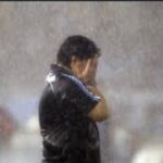 Dalma Maradona Instagram - Como no acordarme de este partido! Como no acordarme de lo que llovía ese día y LO QUE NECESITÁBAMOS ESA VICTORIA PARA IR AL MUNDIAL! Estaba complicado y apareciste vos @martinpalermo.ok con ese gol que todavía veo y me emociono! Con su abrazo que fue más que un abrazo de gol, con la tirada al barro haciendo patito y el llanto de felicidad por haberlo logrado! Que privilegio haber estado ahí ,que suerte vivir un momento como ese partido! Hace poco te escuché en una radio hablar de mi papá y verte emocionado me hace quererte mucho más de lo que ya te quería! No te escribí porque no sabía muy bien que poner y supongo que ahora tampoco pero podría resumirlo perfectamente con un gracias! Gracias por ese gol y ese partido, por tus palabras de amor hacia el cada vez que te lo mencionan y gracias por haberte tatuado el 10! Sos enorme!