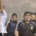 Dalma Maradona Instagram - Como no acordarme de este partido! Como no acordarme de lo que llovía ese día y LO QUE NECESITÁBAMOS ESA VICTORIA PARA IR AL MUNDIAL! Estaba complicado y apareciste vos @martinpalermo.ok con ese gol que todavía veo y me emociono! Con su abrazo que fue más que un abrazo de gol, con la tirada al barro haciendo patito y el llanto de felicidad por haberlo logrado! Que privilegio haber estado ahí ,que suerte vivir un momento como ese partido! Hace poco te escuché en una radio hablar de mi papá y verte emocionado me hace quererte mucho más de lo que ya te quería! No te escribí porque no sabía muy bien que poner y supongo que ahora tampoco pero podría resumirlo perfectamente con un gracias! Gracias por ese gol y ese partido, por tus palabras de amor hacia el cada vez que te lo mencionan y gracias por haberte tatuado el 10! Sos enorme!