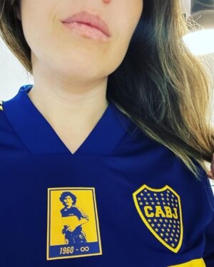 Dalma Maradona Instagram - Y si los giles hablan es porque no saben realmente lo que me dejaste... Yo no necesito nada porque yo DISFRUTE LOS MEJORES MOMENTOS DE MI VIDA CON VOS! Colgados del palco, yo relatándote los penales cuando te ibas afuera porque preferías no verlos, los abrazos cuando le ganamos al Palmeiras en Brasil... Cierro los ojos y estamos ahí...YO YA GANÉ! Te extraño TODOS LOS DÍAS! No necesito más! Gracias por hacerme amar estos colores! Que lindo es ser de Boca! Gracias papá!