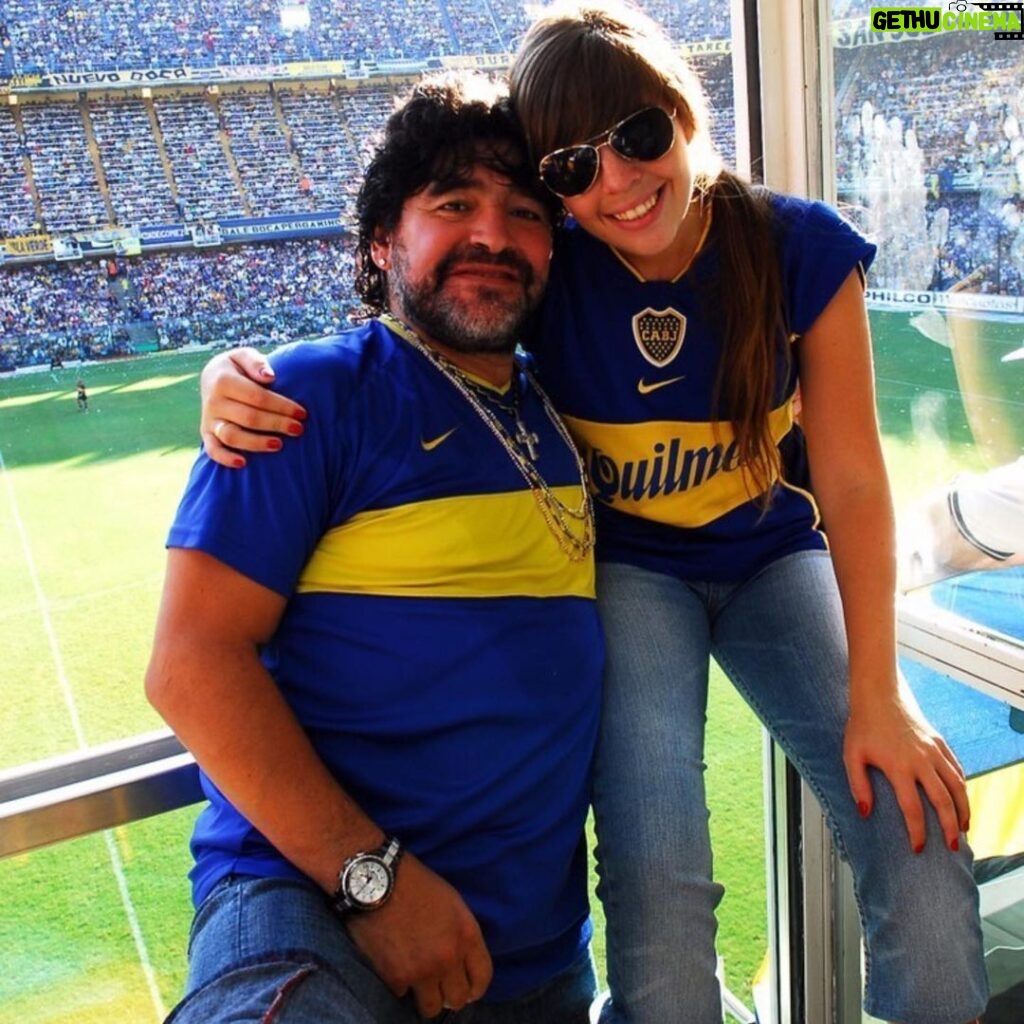 Dalma Maradona Instagram - Gracias por la invitación a ese hermoso homenaje que le hicieron a mi papà ! Gracias desde el presidente de Boca y su comisión directiva,hasta toda la gente que hizo la logística, los que me cruzaron y me demostraron cariño, los que pusieron las banderas, LOS JUGADORES DE BOCA❤️, los de Newell’ s old boys y especialmente Cristian Riquelme! No sabía si iba a poder soportar estar ahí sin el, pero tampoco quería dejar el palco vacío! Hice lo mejor que pude y si bien esta tristeza no se va con nada, les agradezco que lo hayan recordado con tanto cariño y amor genuino! Gracias en nombre de todos sus hijos, sus hermanos Lalo, Hugo,Mary, Lili y sus nietos ❤️