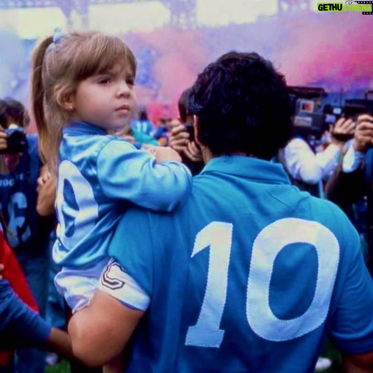 Dalma Maradona Instagram - Súmale 50 a esa camiseta y se feliz siempre!Te amo papá!