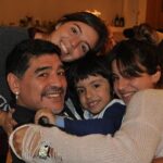 Dalma Maradona Instagram - Estas son algunas de las personas por las que hoy soy como soy. Mi mamá, mi papá, mi hermana, mi ahijado, mi abuela, mis hijas. Personalmente no creo que existan familias perfectas, mi familia está hecha a mi medida. Perfecta en su imperfección. Pienso en todo lo que vivimos y sin duda esas experiencias me han construido para ser lo que soy hoy. Este finde estuve viendo #Barrabrava la nueva serie de @primevideolat y me puse a pensar en ellos. En la incondicionalidad mutua que sentimos. Siempre fue estar ahí el uno para el otro, cueste lo que cueste. Puedo ver en Gladys, la abuela de la serie, a mi mamá dando amor de a montones cuando las cosas no están de lo mejor. Me copé con todos los personajes porque no son 100% buenos ni 100% malos. Son humanos por sobre todas las cosas. Ya están disponibles todos los capítulos y podés ver el primero gratis para ver si te copa tanto como a mi! Estoy segura que si!