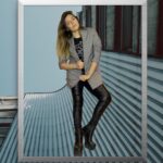 Dalma Maradona Instagram - Ok,si de estar al límite se trata... HOLA!! Acá el look del viernes!!! Esta vez estoy vestida por @rimmelmoda y el look me lo armo la genia de @maiteirazu ! Pantalón engomado (súper cómodo)remera rockera y este blazer que no me lo saco mas!!!! Yo que ustedes entro a chusmear porque tienen un montón de descuentos! Apuren que en breve ponen la colección de verano y hay básicos que no se pueden perder! LES PIDO POR FAVOR QUE NO NOS HAGAMOS LOS TONTOS CON LAS BOTAS! Segunda vez en la cuarentena que me pongo tacos (la primera fue para mi cumple! 😀! Necesito saber quienes de ustedes se anima a este look y quienes usaron tacos en lo que va de la cuarentena!!! 🥰 fondo : @somos.fifi ❤️