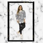 Dalma Maradona Instagram - Look de viernes aplicando todos los consejos de @camicajg ! Camisa por afuera del buzo si o si! Sacas puños y cuello y listo! Pantalón engomado y zapatillas comodisimas! Que les pareció???? Alguien se saco el pijama en la cuarentena o solo se cambiaron la parte de arriba para hacer un zoom??? 😂 Me cuentan???? Gracias @alfoburgos por el aguante ❤️😃