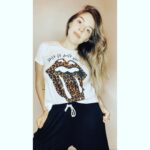 Dalma Maradona Instagram - 1,2,3 o 4??????Este look de viernes es diferente porque vos tenes que elegir cual te gusta más! Todas las partes de arriba son de @ninpaulina (como ame todas no pude elegir solo una) y el pantalón más cómodo y lindo del universo es de @tats.tats ❤️ Gracias @camicajg por coparte tanto 😂 con esta propuesta diferente! A está altura no se como voy a hacer para vestirme cuando termine la cuarentena SIN VOS!! 😂❤️