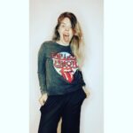 Dalma Maradona Instagram - 1,2,3 o 4??????Este look de viernes es diferente porque vos tenes que elegir cual te gusta más! Todas las partes de arriba son de @ninpaulina (como ame todas no pude elegir solo una) y el pantalón más cómodo y lindo del universo es de @tats.tats ❤️ Gracias @camicajg por coparte tanto 😂 con esta propuesta diferente! A está altura no se como voy a hacer para vestirme cuando termine la cuarentena SIN VOS!! 😂❤️