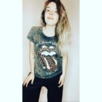 Dalma Maradona Instagram - 1,2,3 o 4??????Este look de viernes es diferente porque vos tenes que elegir cual te gusta más! Todas las partes de arriba son de @ninpaulina (como ame todas no pude elegir solo una) y el pantalón más cómodo y lindo del universo es de @tats.tats ❤️ Gracias @camicajg por coparte tanto 😂 con esta propuesta diferente! A está altura no se como voy a hacer para vestirme cuando termine la cuarentena SIN VOS!! 😂❤️