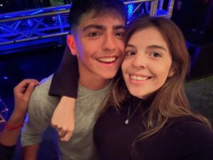 Dalma Maradona Instagram - Cierro los ojos y me acuerdo de todos los momentos que tuve el privilegio de acompañarte, de no perderme nada! Hoy cumplís 14 y yo en lo único que pienso es en que momento ese nene que sacaba de la penitencia ( guárdense la opinión), le regalaba autos a batería cuando ni sabía caminar y malcriaba a mas no poder, me pide que no grite tan fuerte sus goles y QUE NO ME PONGA A LLORAR…
Nunca lo vas a entender, porque nunca vas a saber con la fuerza que deseo que se te cumplan todos tus deseos, los chiquitos y los grandes! Lloro de la emoción que me da la persona que sos!
Yo siempre voy a estar ahí para vos, porque hace 14 años mi corazón es tuyo y lo único que quiero es que seas feliz! No me importa que seas más alto que yo , FINJO DEMENCIA y sos mi bebito con 2 dientes diciéndome titi y bailando con un ritmo heredado increíble!
Ojalá algún día puedas verte como te ven mis ojos… 
Sos magia! Felices 14 rey del universo! Te amo más de lo que te podes imaginar 
💓 La titi 💓 @aguerobenja19