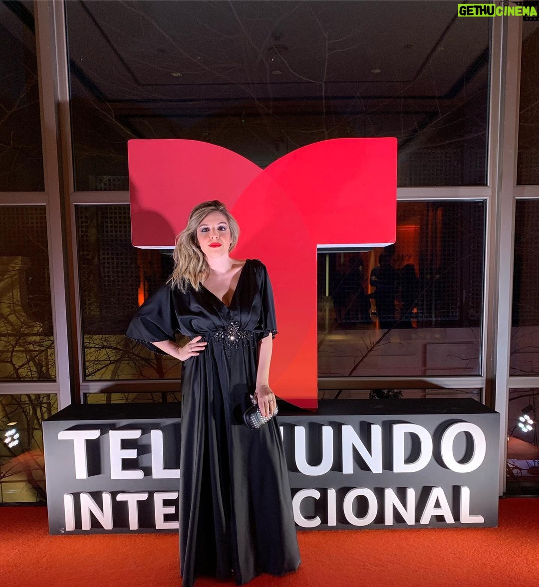 Dalma Maradona Instagram - TELEMUNDO INTERNACIONAL!St: @berniecatoira mu: @caritopesce pelo: @cerininet vestido:@ivanapicallo @telemundointl @somosbocapr