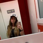 Dalma Maradona Instagram - Foto del baño haciéndote la que estás de joda mal y ya estás durmiendo porque MADREEEEE!