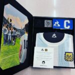 Dalma Maradona Instagram - Y mientras las ratas de siempre quieren seguir rascando de donde no hay… YO LES CONSEGUÍ ESTA CAMISETA PARA USTEDES! Lo hago porque @lecoqsportif_ar se re copo y porque no me interesa nada más que maradonizar el mundo! Me pone muy contenta darle una alegría a los maradonianos para devolverles tanto amor! Igual nada alcanza, USTEDES SON TODO! Solo tenes que seguir a @lecoqsportif_ar y contarme en los comentarios porque deberías ganarte la camiseta del Babu! 💓 El sorteo se hace el 10/11 y les contamos quien es el ganador/a! Suerte para todos!
