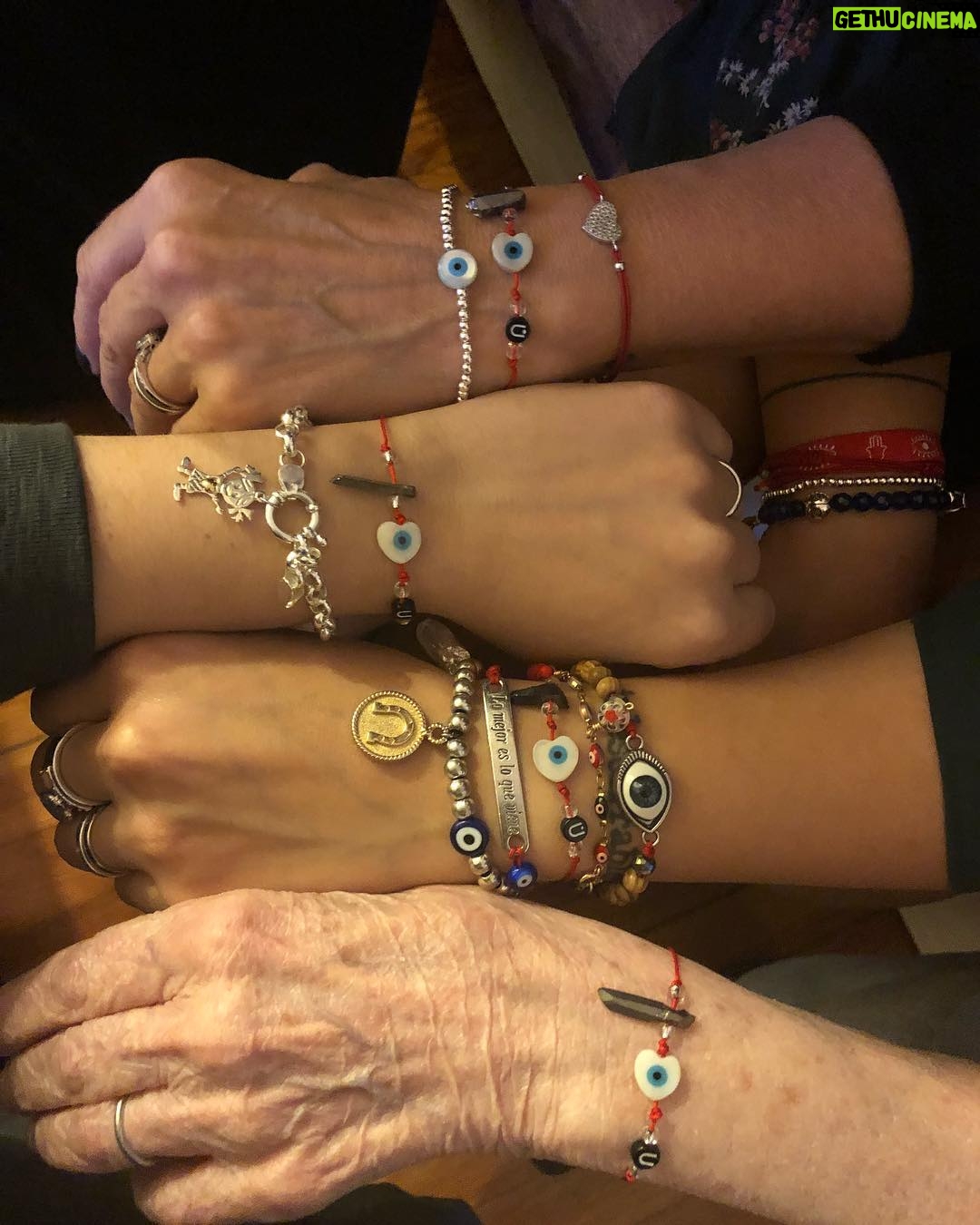 Dalma Maradona Instagram - Ellas 3! Todo lo que está bien en la vida! Feliz día potras! Son mi mundo! @claudiavillafaneok @giamaradona #LOLY 👯♀️👯♀️ @delapazoficial ❤️