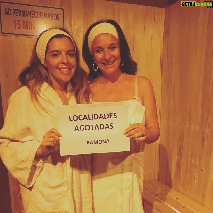 Dalma Maradona Instagram - Una noche muy feliz!!!!! Gracias a todos por haber venido! Los esperamos de miércoles a domingos a las 20:30 21:00 21:30 22:00! ❤️