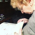 Dalma Maradona Instagram - Me emociona verla tejiendo para su bisnieta! Me emociona siempre ella! Tan linda mi Loly! ❤️