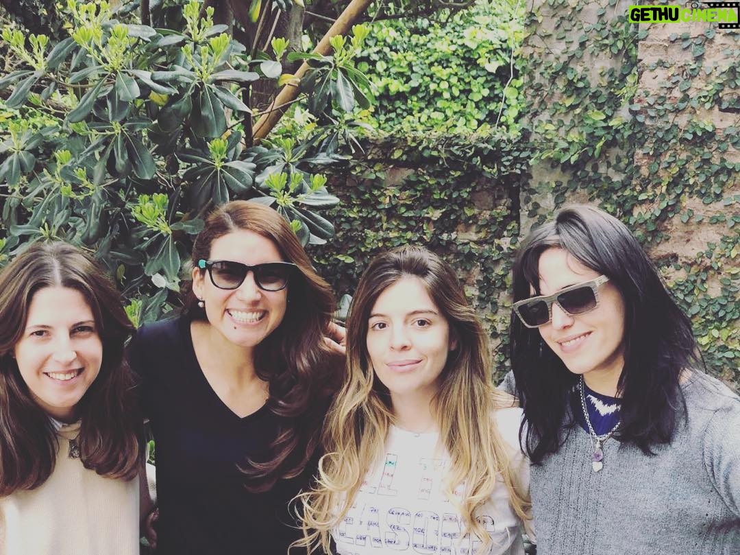 Dalma Maradona Instagram - Hoy domingo se laburo con estas 3 potras! π―ββοΈπ―ββοΈπΆπ»Se viene algo re lindo!!!!! @thechinese @anahisinatra @hilenroson02 β€οΈ