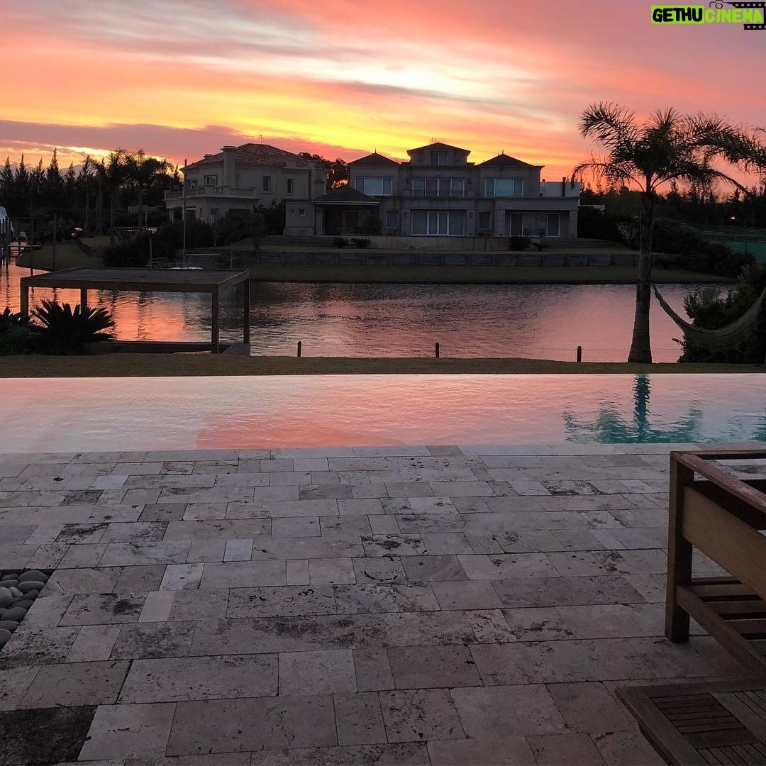 Dalma Maradona Instagram - Cuando los atardeceres no necesitan filtro! @giamaradona #Ben π§π½π§πΌπ¦π»β€οΈ
