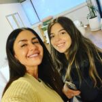 Dalma Maradona Instagram - Como algunos saben,otros no porque realmente no tienen porque saber, mi primera lactancia no fue buena… De hecho no fue! No voy a dar detalles para no asustar a nadie pero la realidad es que fue muy accidentada y dolorosa desde el momento cero y traté de remarla (LO DI TODO) pero nunca sucedió! Esta vez quise conocer a otra puericultora y ahí apareció Pao ofreciéndome conocernos y tener una consulta! Con todos mi miedos fui a verla pero no porque no confiara en su trabajo (SE QUE ES LA 1) pero a mi ya me había ido tan mal que desconfiaba de mi! Cuestión que la conocí ,charlamos mucho y LA AMÉ! Gracias Pao de los Santos por darme todas las herramientas y la información y por acompañarme en el camino de la lactancia con tanto amor y humor! Te recomendaré toda mi vida a vos, a tu libro (biblia) ,a tus pads 🙌🏻 y a tu bendito almohadón de lactancia ( es distinto, en serio es supremo) y a vos tan amorosa y tan puericultora por donde te miren! Que suerte conocerte, que suerte cruzarnos, te quiero mucho @paolalactancia 💓
