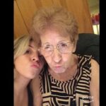 Dalma Maradona Instagram – Estas son algunas de las personas por las que hoy soy como soy. Mi mamá, mi papá, mi hermana, mi ahijado, mi abuela, mis hijas. Personalmente no creo que existan familias perfectas, mi familia está hecha a mi medida. Perfecta en su imperfección. Pienso en todo lo que vivimos y sin duda esas experiencias me han construido para ser lo que soy hoy.
Este finde estuve viendo #Barrabrava la nueva serie de @primevideolat y me puse a pensar en ellos. En la incondicionalidad mutua que sentimos. Siempre fue estar ahí el uno para el otro, cueste lo que cueste.
Puedo ver en Gladys, la abuela de la serie, a mi mamá dando amor de a montones cuando las cosas no están de lo mejor. Me copé con todos los personajes porque no son 100% buenos ni 100% malos. Son humanos por sobre todas las cosas.
Ya están disponibles todos los capítulos y podés ver el primero gratis para ver si te copa tanto como a mi! Estoy segura que si!