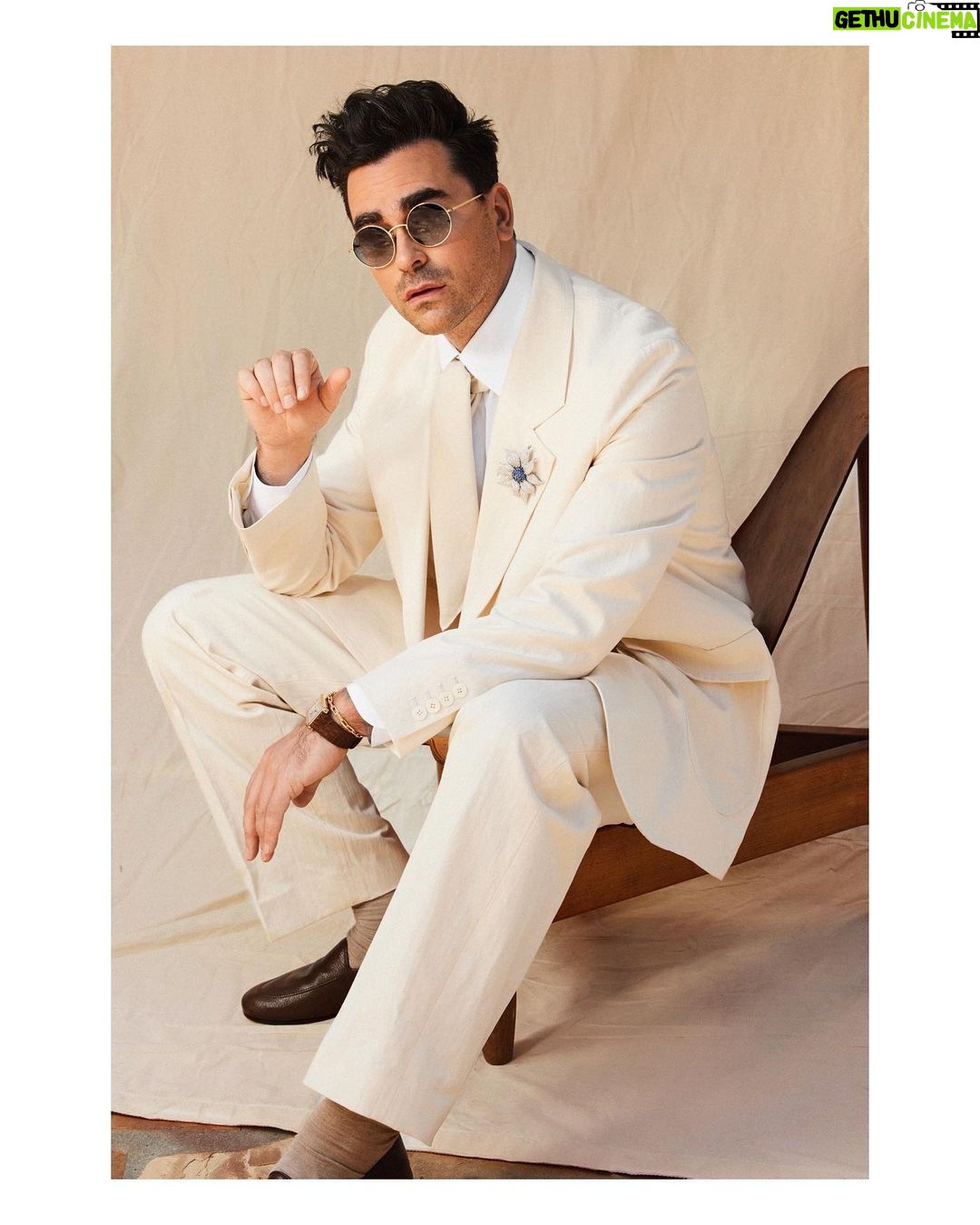 Dan Levy - 598.5K Likes - Custom cream dream courtesy of @therow. Sending lots of love to our cast tonight. Good luck, team!💫#sagawards @sagawards
📷: @mattymarty
Styling: @ecduzit @maddielouviere
HMU: @milesjeffrieshair
Wardrobe: @therow @maxfieldraymond
@nikoturko @cartier
🦊: Redmond Levy
Big ♥️ to @meganzehmer @42west
