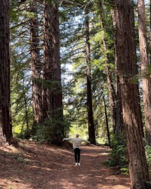 Dan Levy Instagram - At one with nātûré. ✨