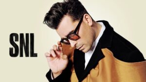 Dan Levy Instagram - So many people worked so hard to make this dream a reality. Thanks to everyone behind the scenes and to the incredible cast and crew @nbcsnl for holding my hand through it all. 💫
📸 @maryellenmatthewsnyc 
👔 @ecduzit 
💅🏻 @lailalhayani 
✨ @meganzehmer
