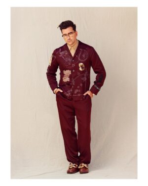 Dan Levy Instagram - Sometimes you gotta switch it up mid-show! Thank you @driesvannoten for dressing me up in (lucky) star signs! ✨ #sagawards @sagawards 

Photo credit: @mattymarty
Styling: @ecduzit @maddielouviere 
Grooming: @milesjeffrieshair
Accessoriesss: @cartier @jw_anderson @dleyewear 
@42west @meganzehmer