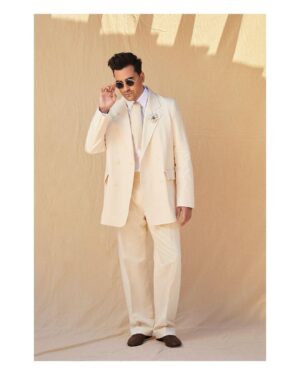 Dan Levy Instagram - Custom cream dream courtesy of @therow.  Sending lots of love to our cast tonight. Good luck, team!💫#sagawards @sagawards 

📷: @mattymarty
Styling: @ecduzit @maddielouviere 
HMU: @milesjeffrieshair
Wardrobe: @therow @maxfieldraymond
@nikoturko @cartier 
🦊: Redmond Levy
Big ♥️ to @meganzehmer @42west