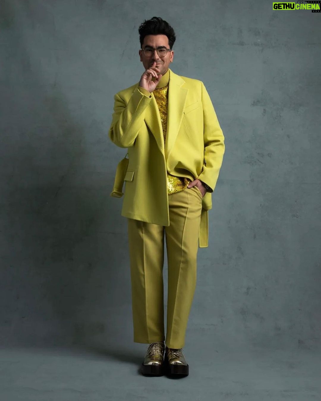 Dan Levy - 811.8K Likes - Not a bad way to spend a Sunday night in. Thank you @pppiccioli & the incredible team at @maisonvalentino for letting me be play dress up in your new Men’s Haute Couture ✨
📷: @lewismirrett
styling: @ecduzit
hair: @ana_sorys
makeup: @luckymakeup
💫: @cartier