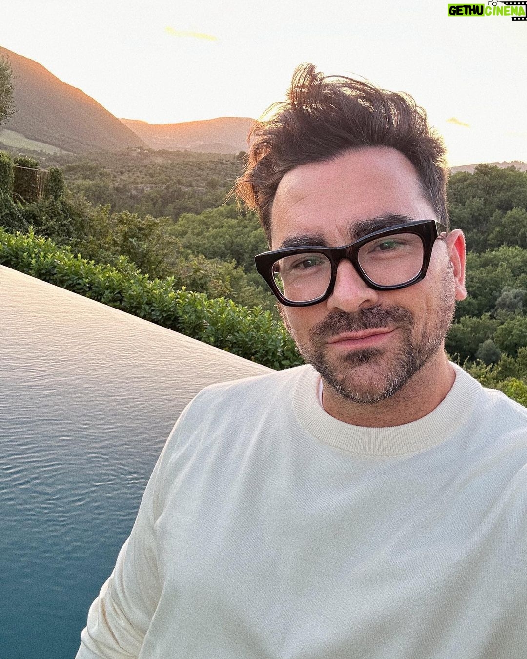 Dan Levy - 596.8K Likes - 40 🎈